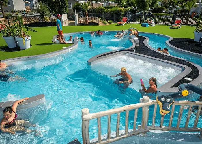 אתר קמפינג Zecamping Familial Dog Friendly Familial Parc Aquatique